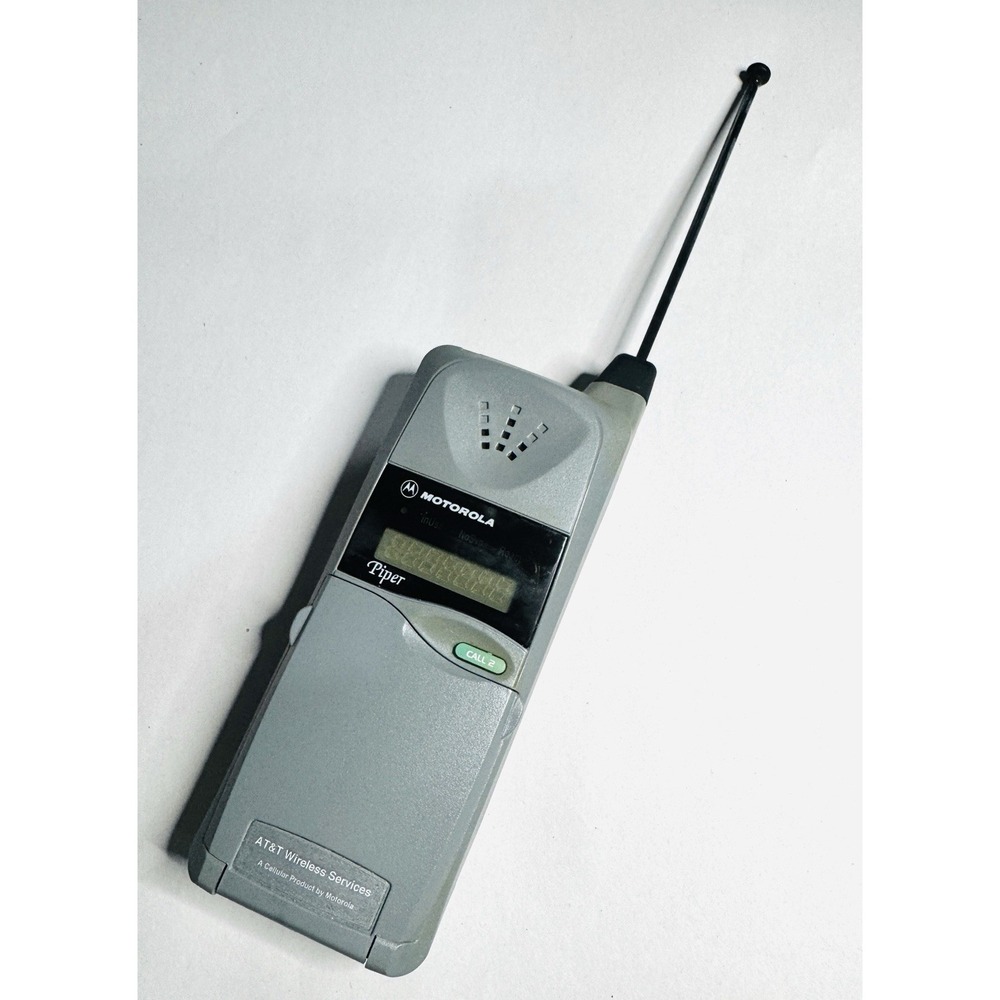 Vintage Motorola Piper Flip Cell Phone. No Charger, Untested.